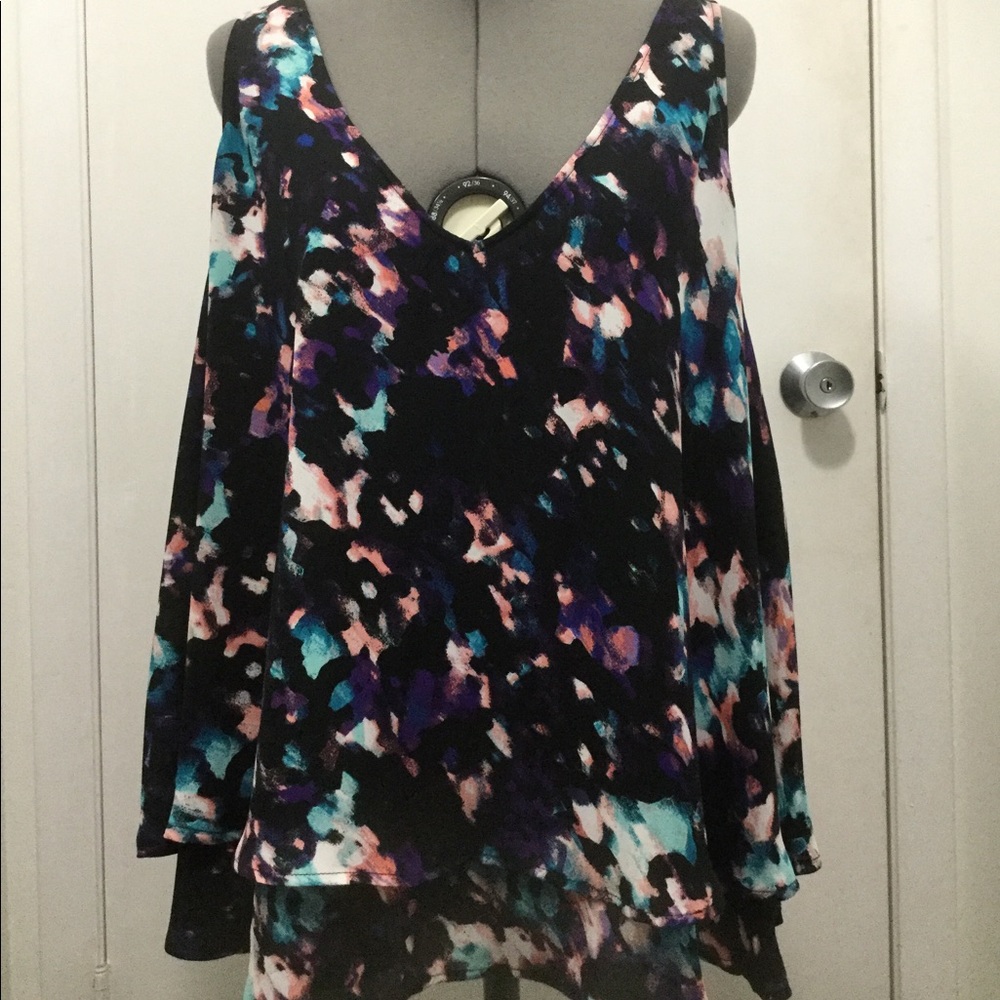 BOUTIQUE Sleeveless Layered Floral V-neck Blouse